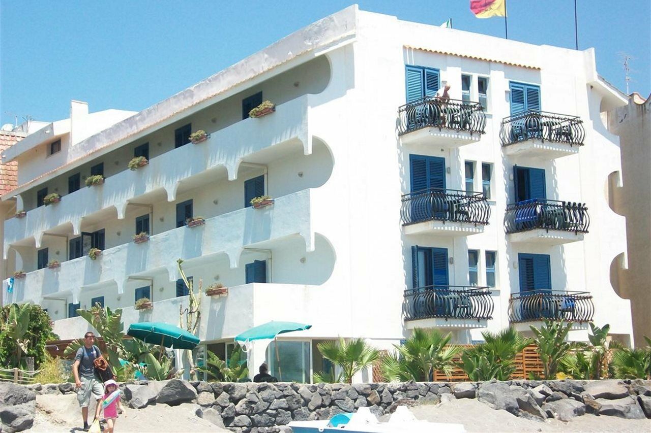 Baia Degli Dei Apartment Giardini Naxos Bagian luar foto
